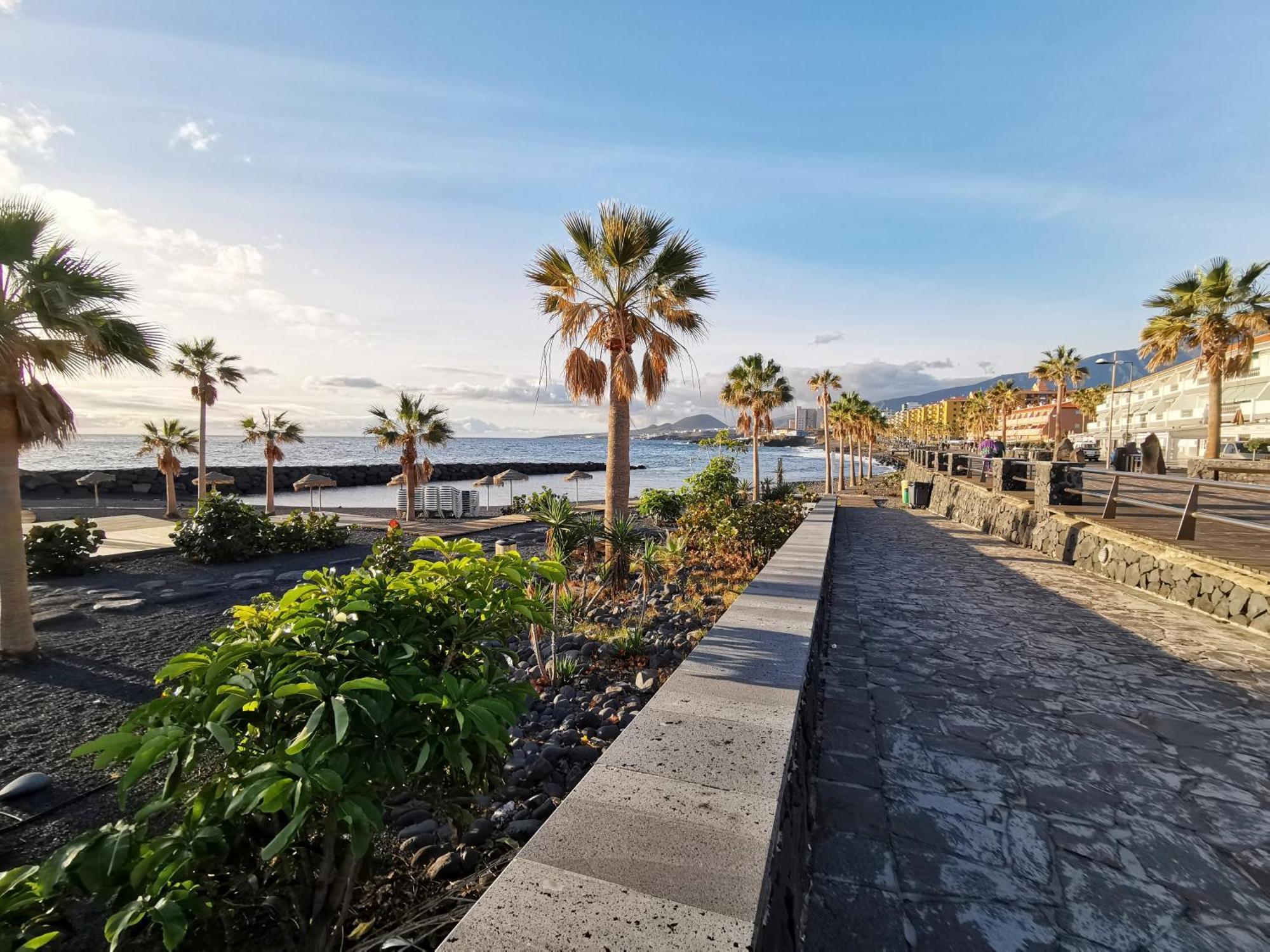 Home2book Stunning Sea Front Caletillas, Pool Appartement